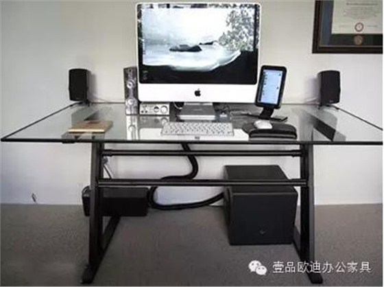 簡單3招，擺脫辦公桌下各種電源線雜亂困擾？