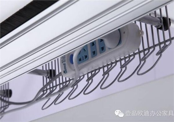簡單3招，擺脫辦公桌下各種電源線雜亂困擾？