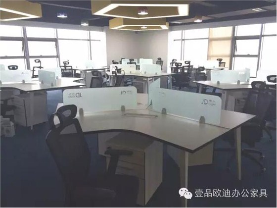 【央視新聞客戶端】京東JD讓老百姓放心網購，壹品歐迪讓京東JD綠色辦公