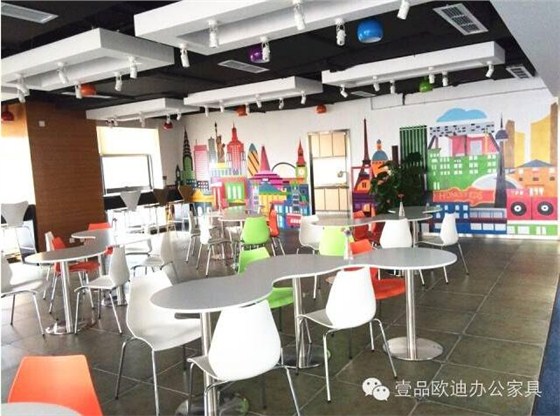 【央視新聞客戶端】京東JD讓老百姓放心網購，壹品歐迪讓京東JD綠色辦公