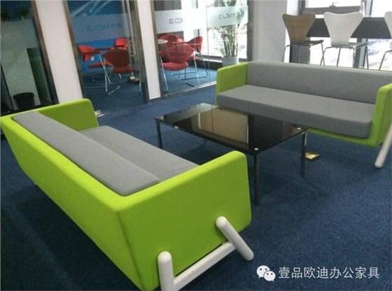 【央視新聞客戶端】京東JD讓老百姓放心網購，壹品歐迪讓京東JD綠色辦公