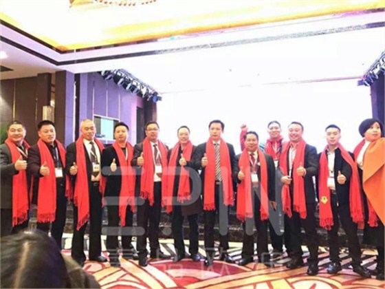 祝賀壹品歐迪成為四川辦公家具企業(yè)中首家“中國百強(qiáng)牛商互聯(lián)網(wǎng)+示范基地”