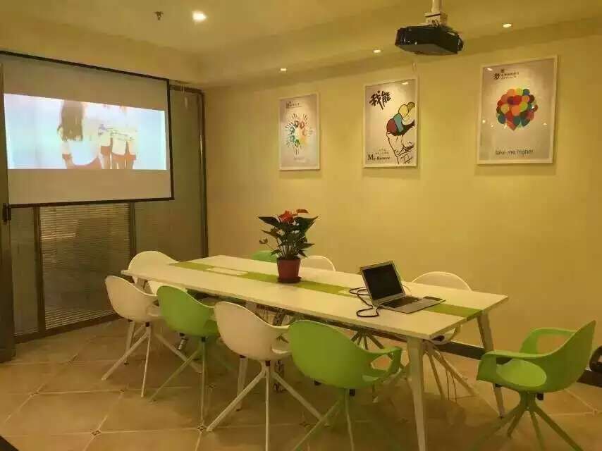壹品歐迪一開工便收到客戶發(fā)來的辦公家具實景照