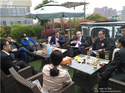 意大利國(guó)家電視5臺(tái)記者和米蘭蒙扎市政府副市長(zhǎng)到公司考察
