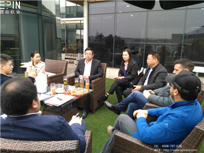 意大利國(guó)家電視5臺(tái)記者和米蘭蒙扎市政府副市長(zhǎng)到公司考察4