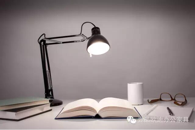 簡(jiǎn)單3招，擺脫辦公桌下各種電源線雜亂困擾？