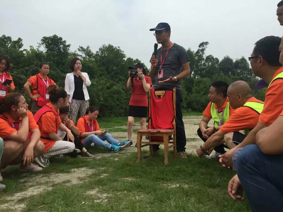 全國第二屆牛商爭霸賽四川賽區(qū)的啟動儀式。來自四川各地的優(yōu)秀牛商們齊聚一堂，為全國第二屆牛商爭霸賽四川賽區(qū)舉行了隆重的啟動儀式。